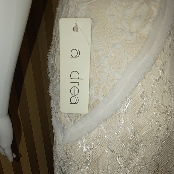 A. DREA LACE BODY-CON DRESS L - Picture 8 of 15